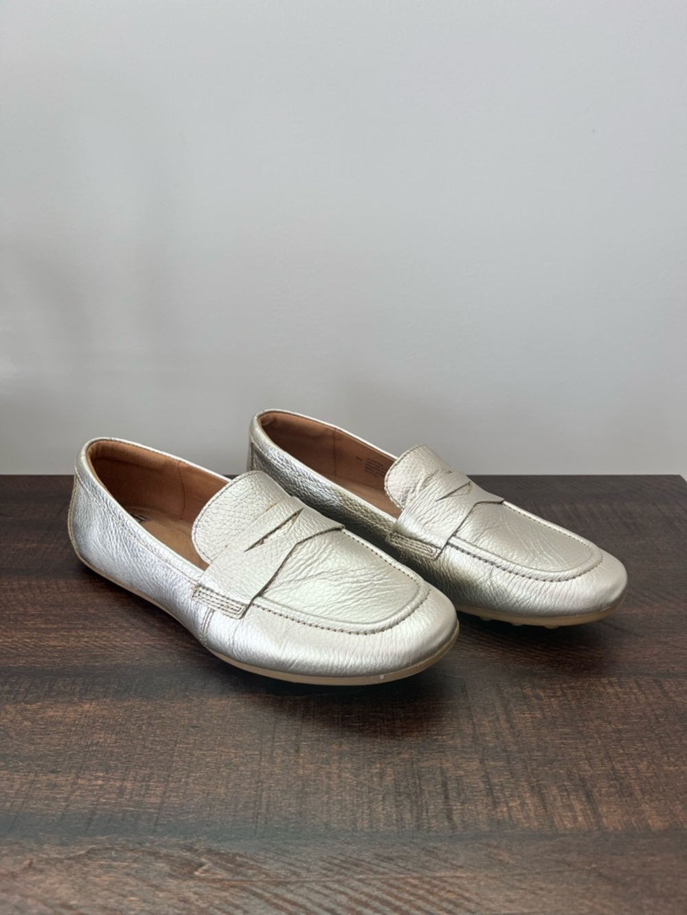 SOFFT Allie Moc Toe Leather Penny Loafer Platino Metallic Gold Sz 8 Comfort - Picture 3 of 9
